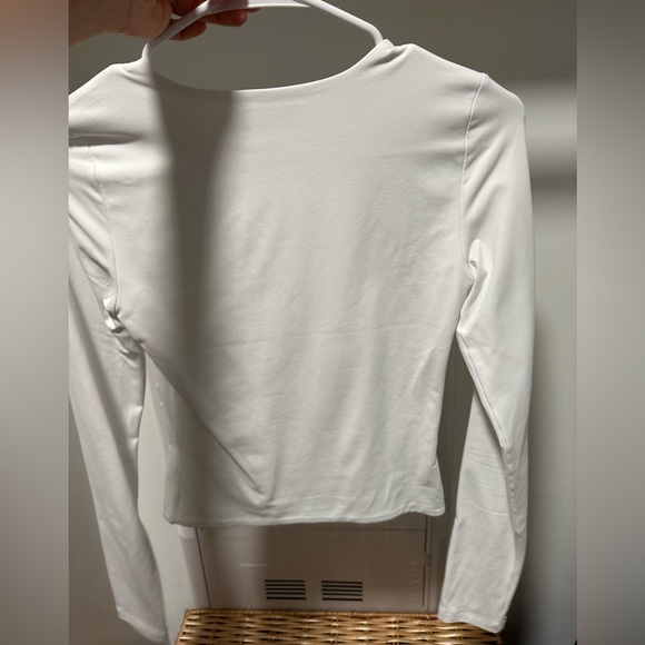 Aritzia Contour Long Sleeve - Picture 3 of 4